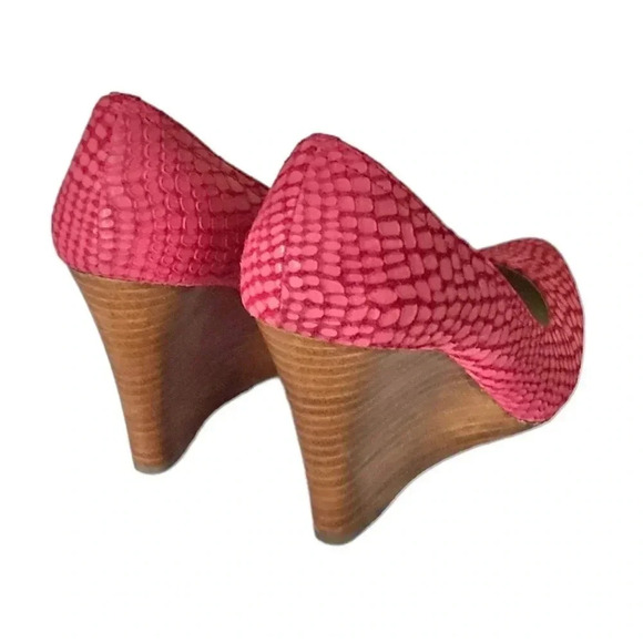 MAX STUDIO | Mecca Fuchsia Lizard Embossed Leather Wedge Pumps Size 8.5M - Picture 7 of 8